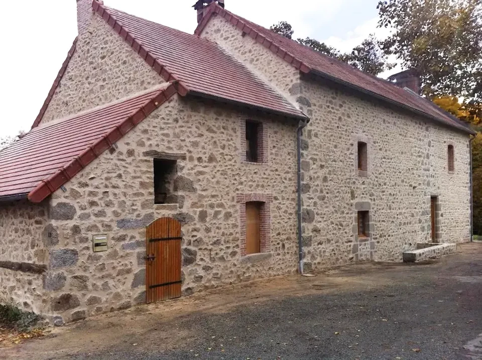 Gros plan main maçon maçon maçon maçon maçon ingénieurs, homme de construction et maçons d'architecture travaillant dans le travail sur le chantier de construction de la maison